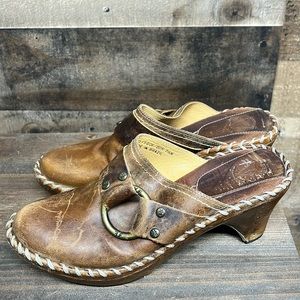 Frye Charlotte Ring Harness 70770 Brown Leather Heeled Mule Clogs Women's Sz 7.5